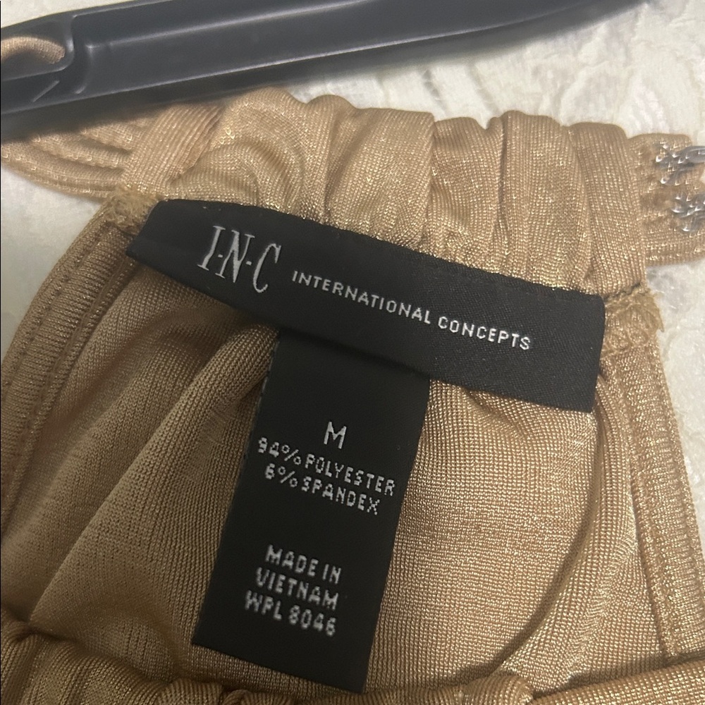 INC Gold top